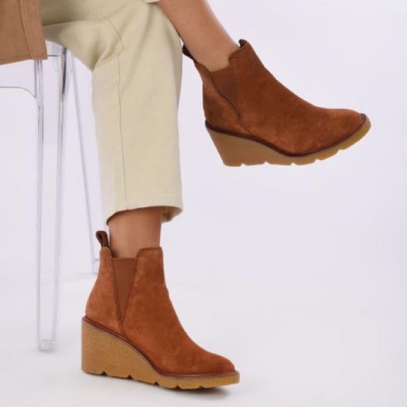 Clarks Women's Clarkford Top Dark Tan Suede Wedged Boots Camel Brown Booties 7.5 - Picture 2 of 14